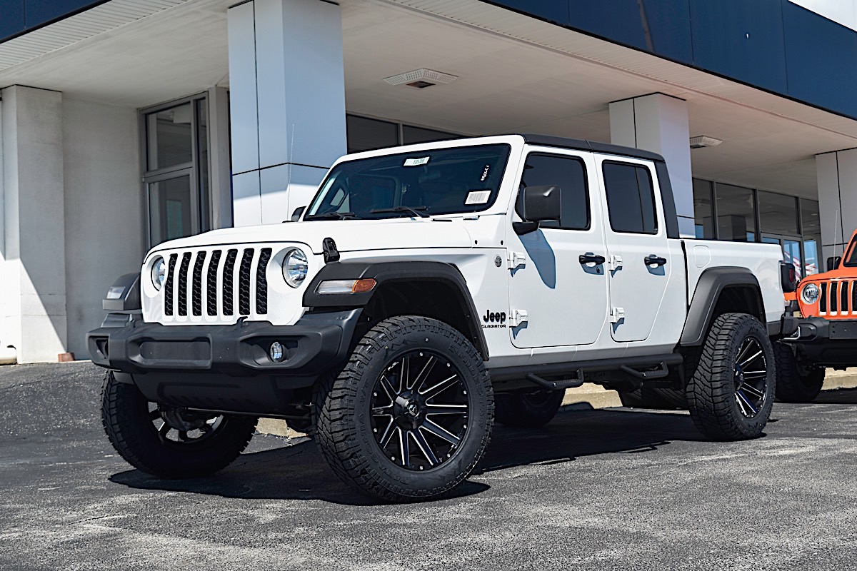 Jeep Gladiator with Fuel 1-Piece Wheels Contra - D616